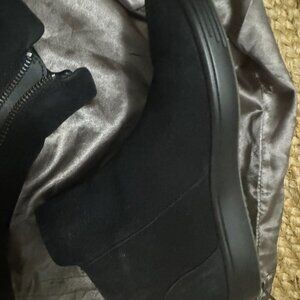 Ecco Black Suede Zipper Bootie, Women's size 8-8.5/EUR 39